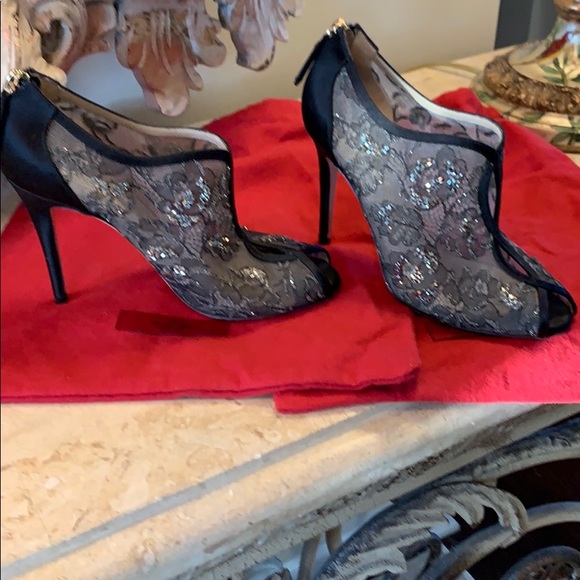 Stunning Valentino lace, crystal, and satin shoes - Picture 4 of 8